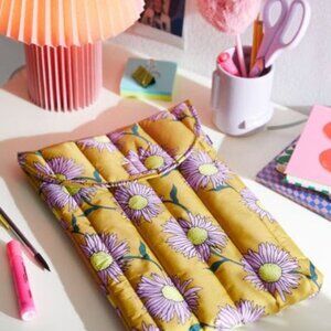 BAGGU Puffy 16” Recycled Laptop Sleeve Daisy Chain